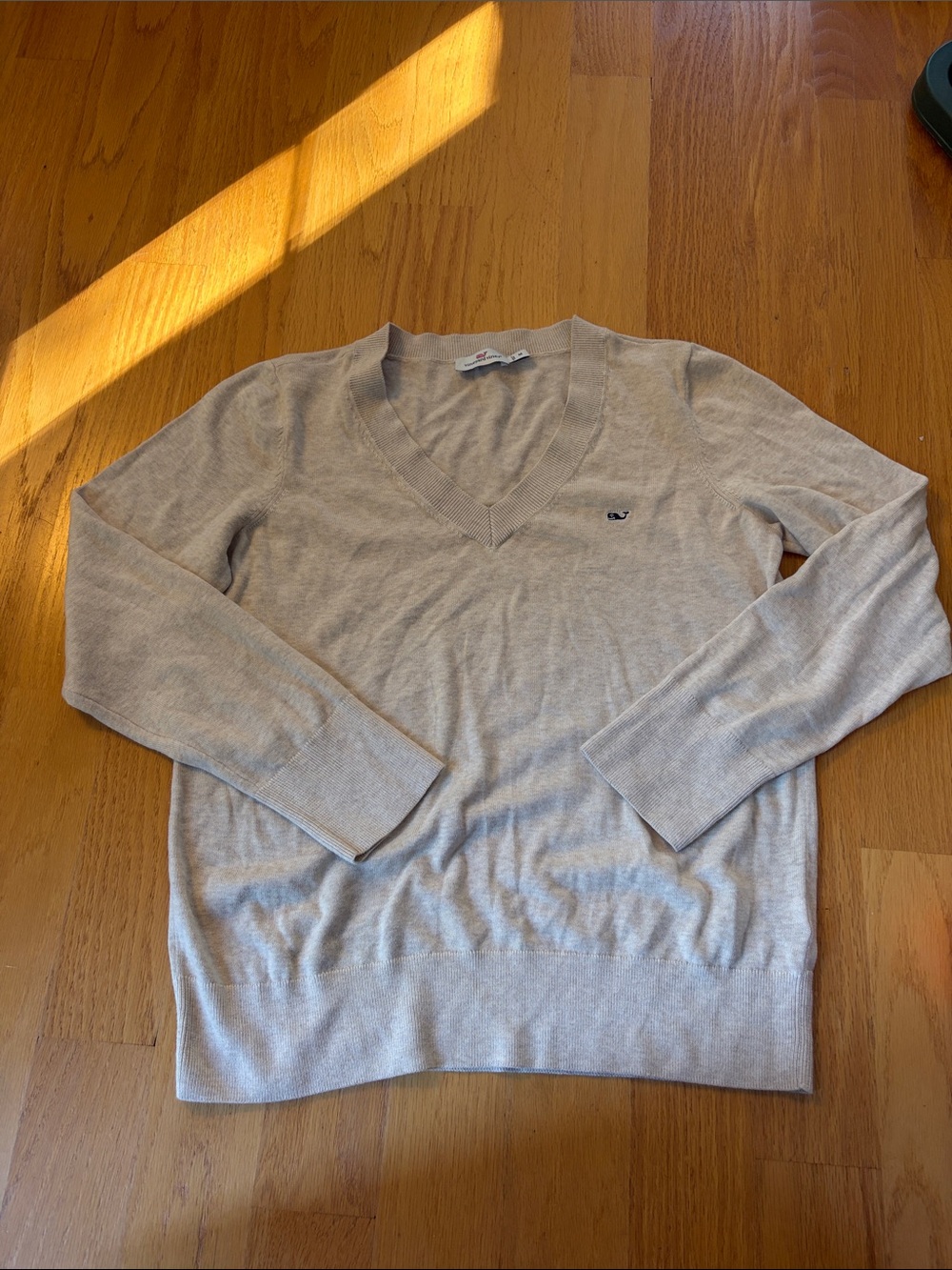 Vineyard vines heritage cotton V-neck sweater size M tan